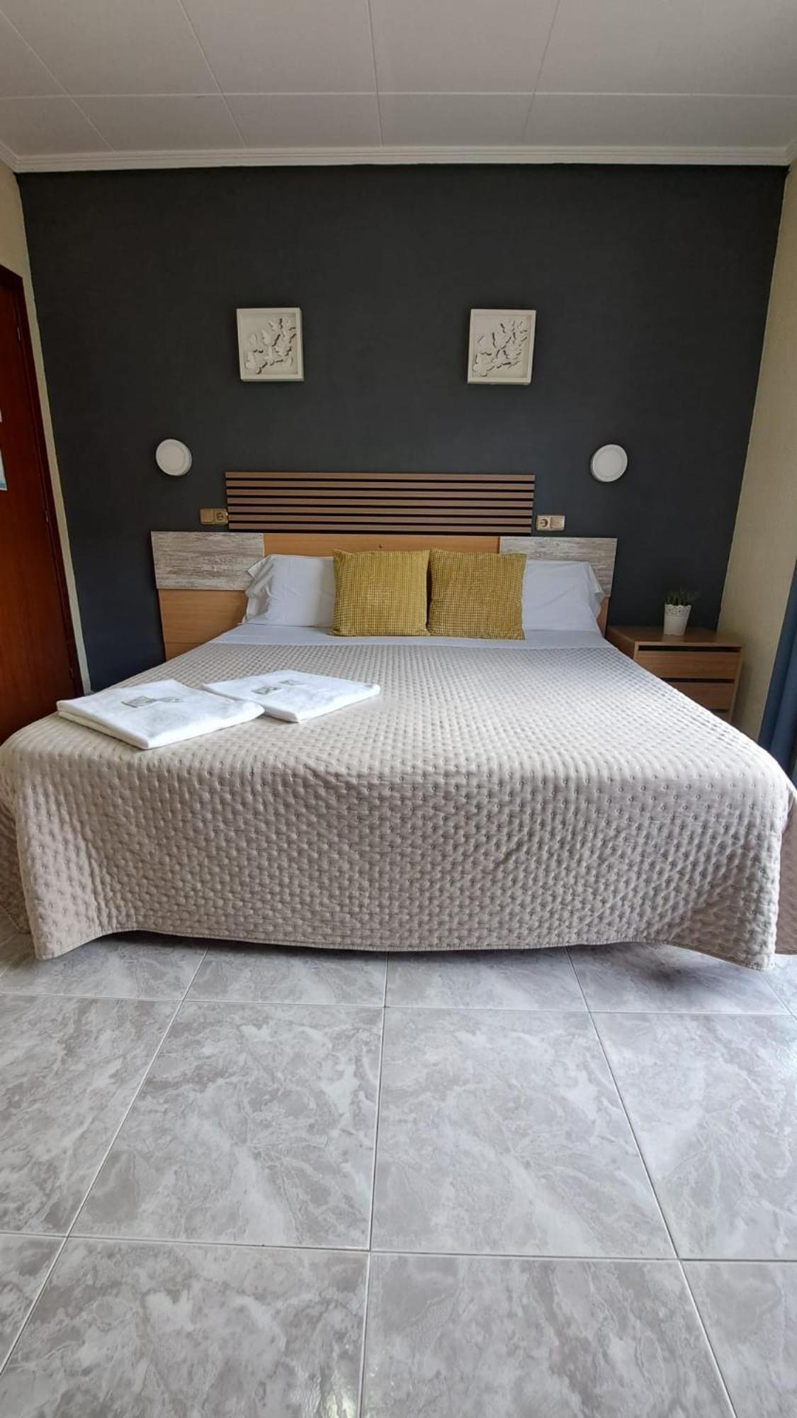 Hotel Rodsan Suizo Castelldefels Exterior photo